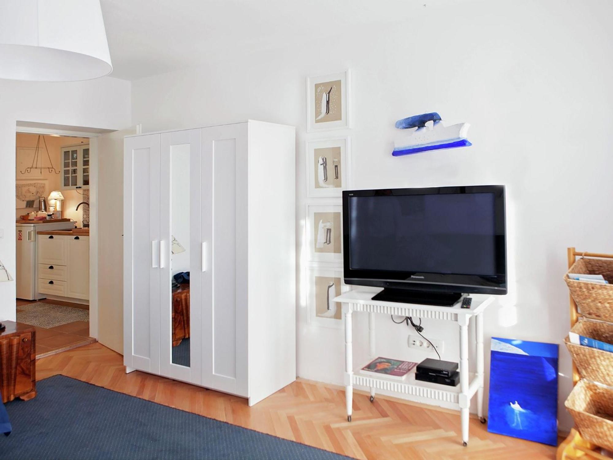 Cozy Apartment With A Balcony And A Sea View Брела Екстериор снимка