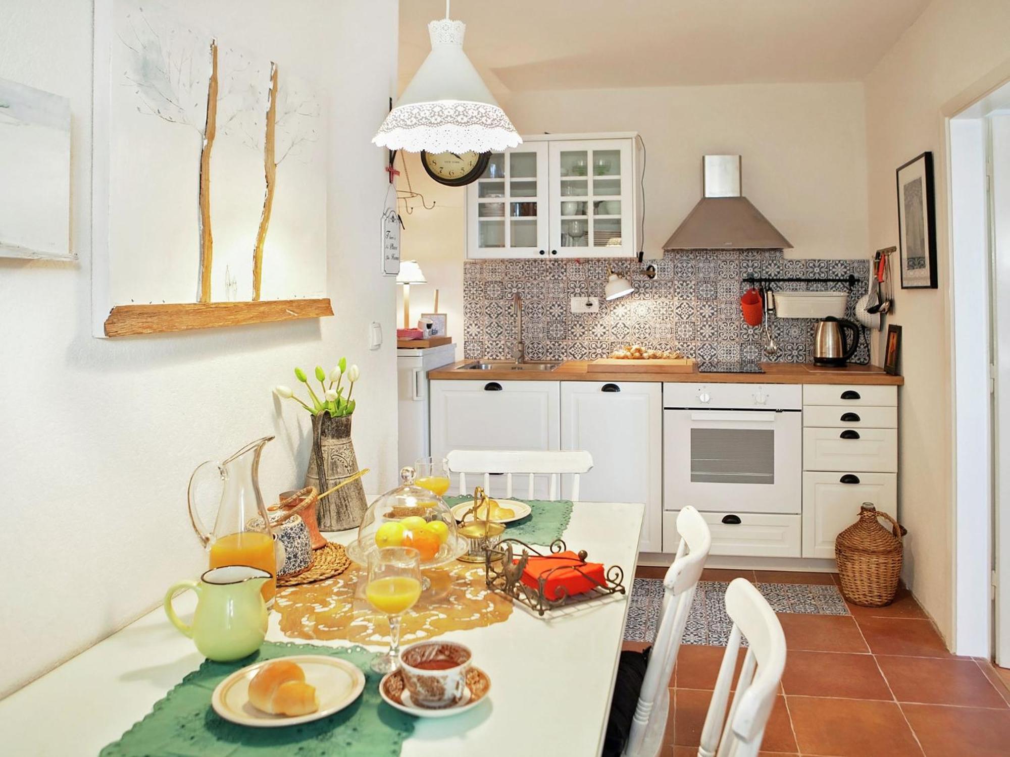 Cozy Apartment With A Balcony And A Sea View Брела Екстериор снимка