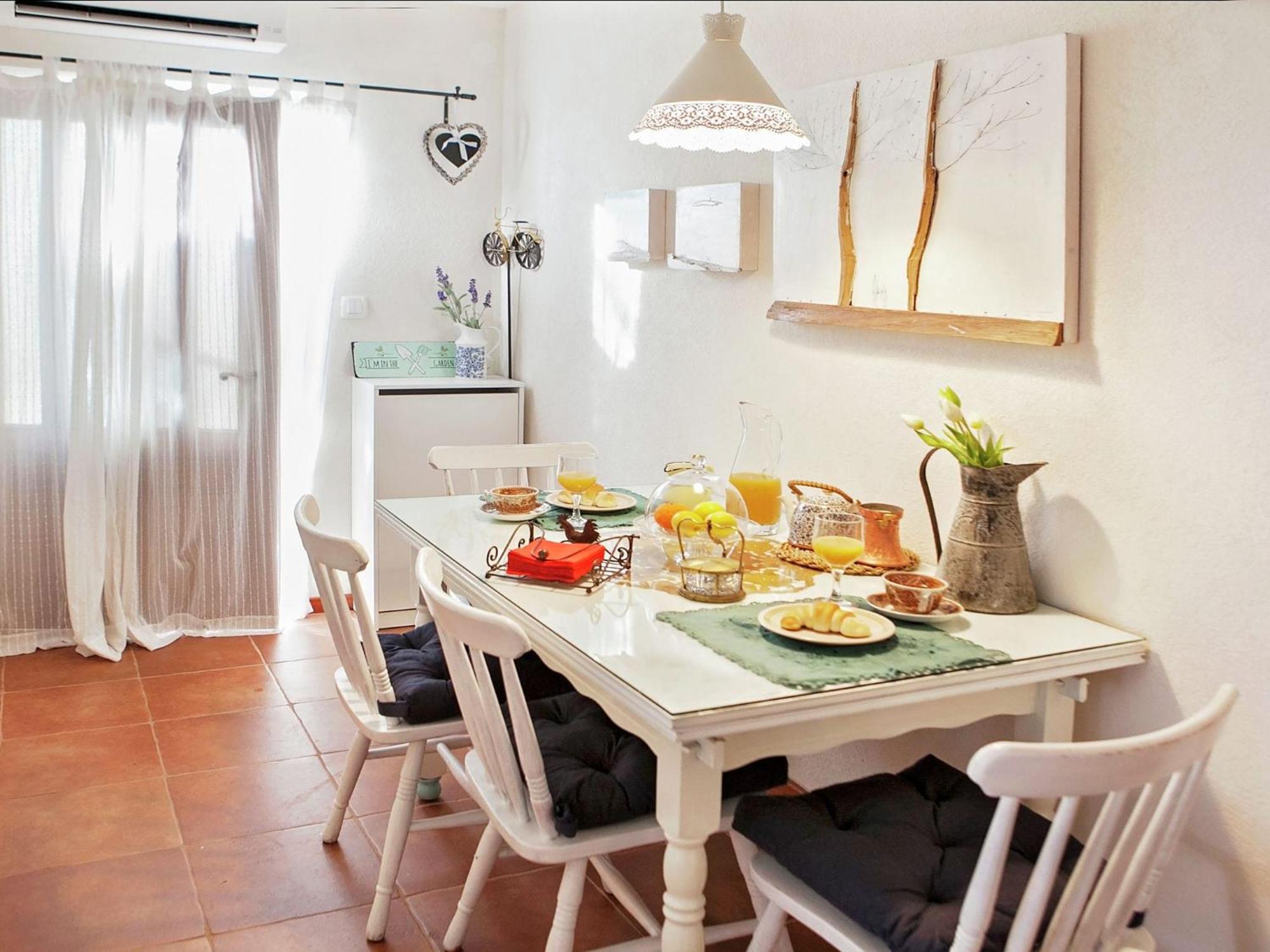 Cozy Apartment With A Balcony And A Sea View Брела Екстериор снимка